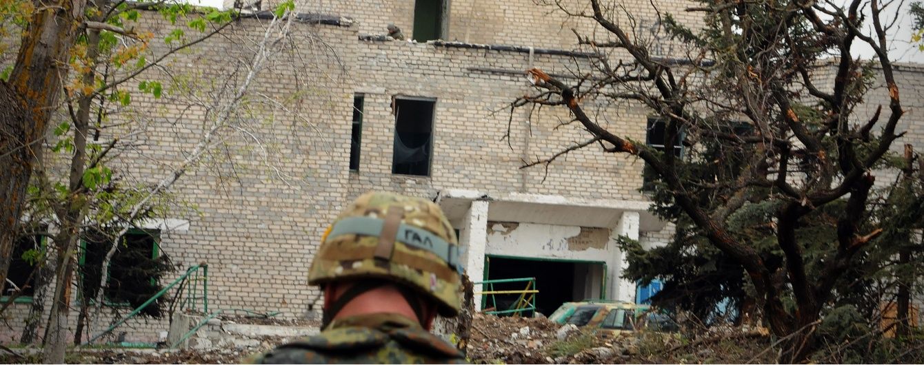 Замість обстрілів: бійцям на передовій надокучає дощ і холод