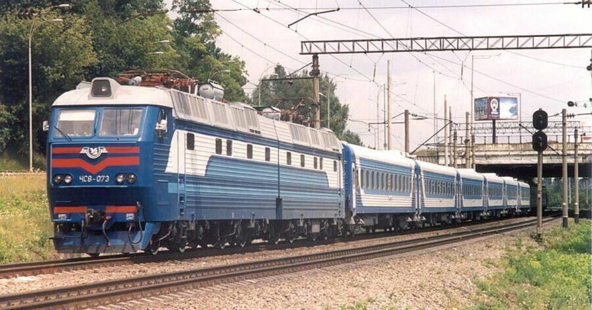 На Харківщині пасажирський потяг збив на смерть молодика