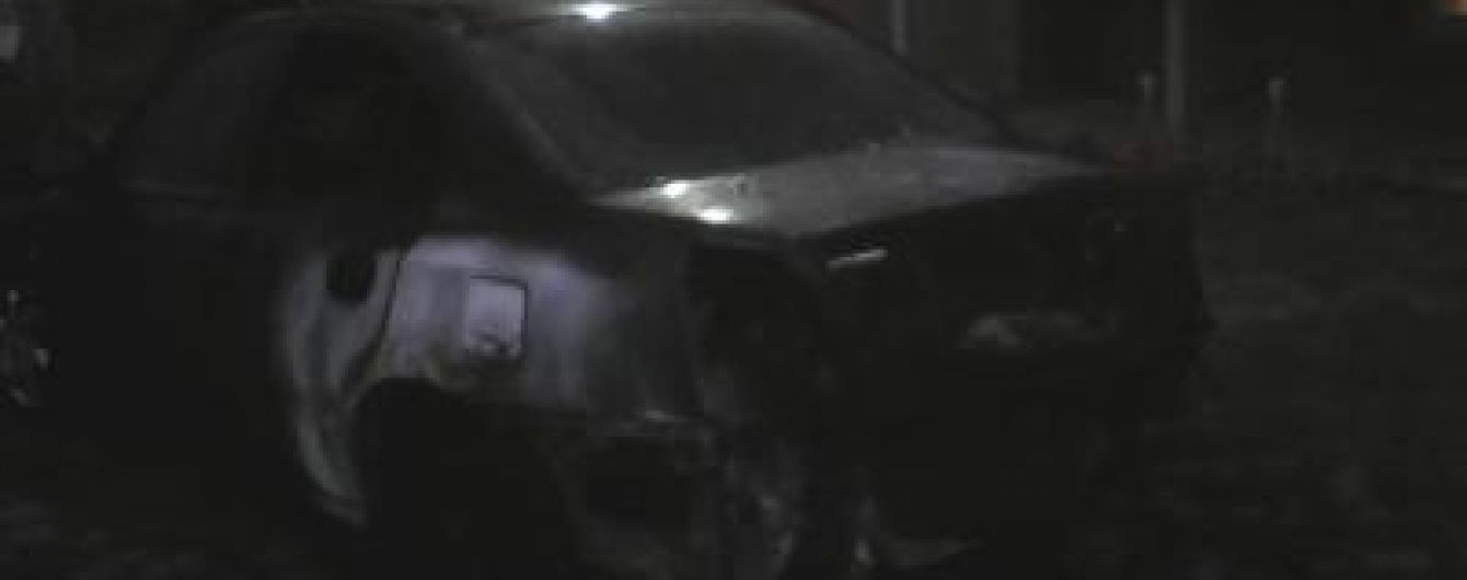 На Закарпатті невідомі вночі спалили авто прикордонника