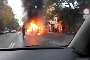 У центрі Одеси вщент згоріла маршрутка