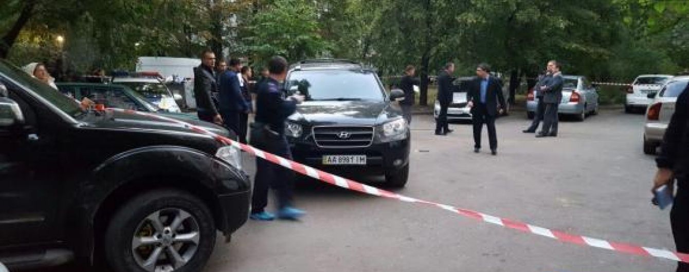 У Києві на порозі дому застрелили чоловіка