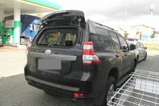 У Києві у чоловіка вкрали сумку з мільйоном гривень просто на АЗС