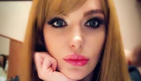 Сексуальная "НеАнгел" Слава в прозрачном боди украсила обложку мужского глянца