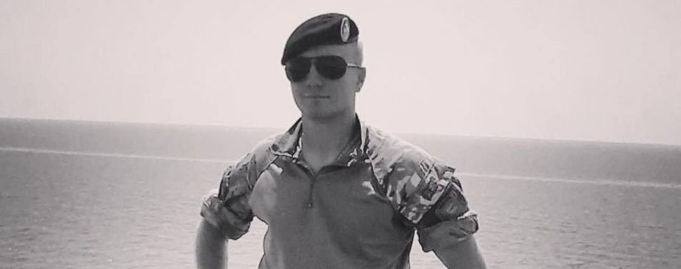 На Донеччині машина з морпіхами не поділила з вантажівкою перехрестя: є загиблий і поранені