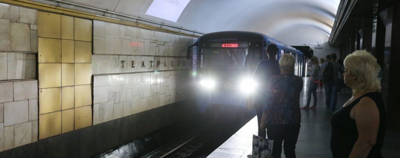 У Києві на станції метро померла людина