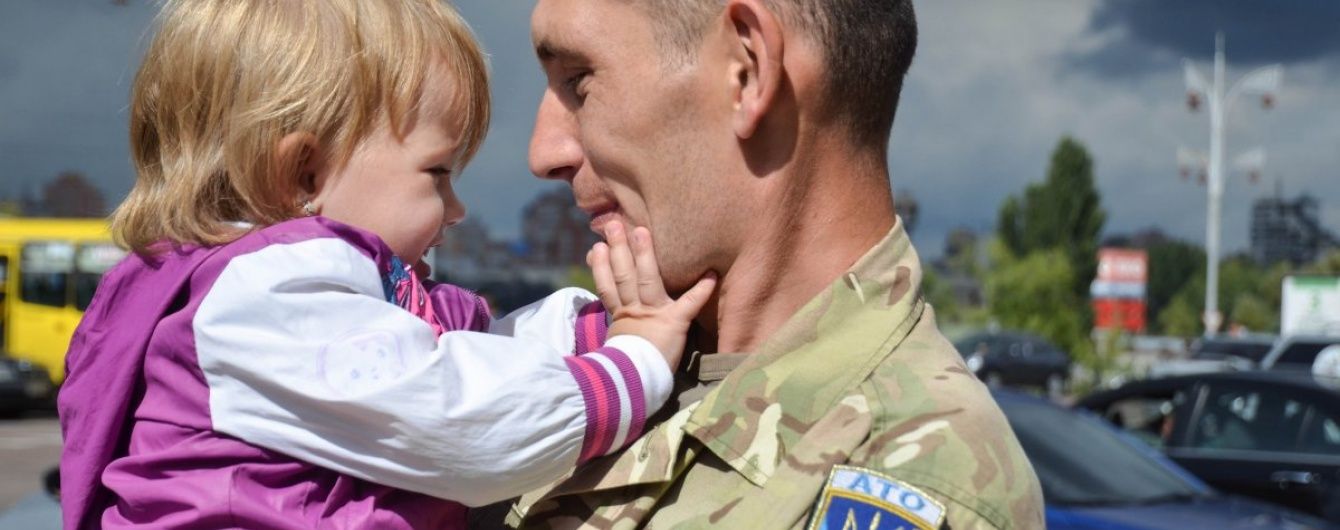 Товарищ москаль, на Украину шуток не скаль. Порошенко поздравил героев с Днем защитника страны