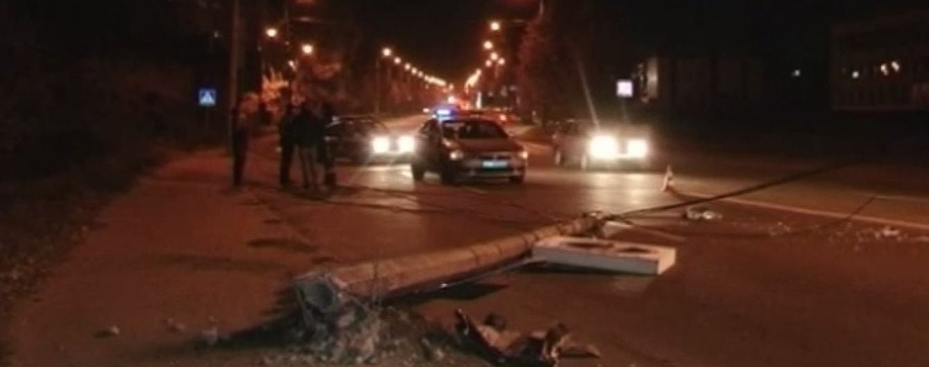 П'яний водій завалив машиною електроопору в Бердичеві