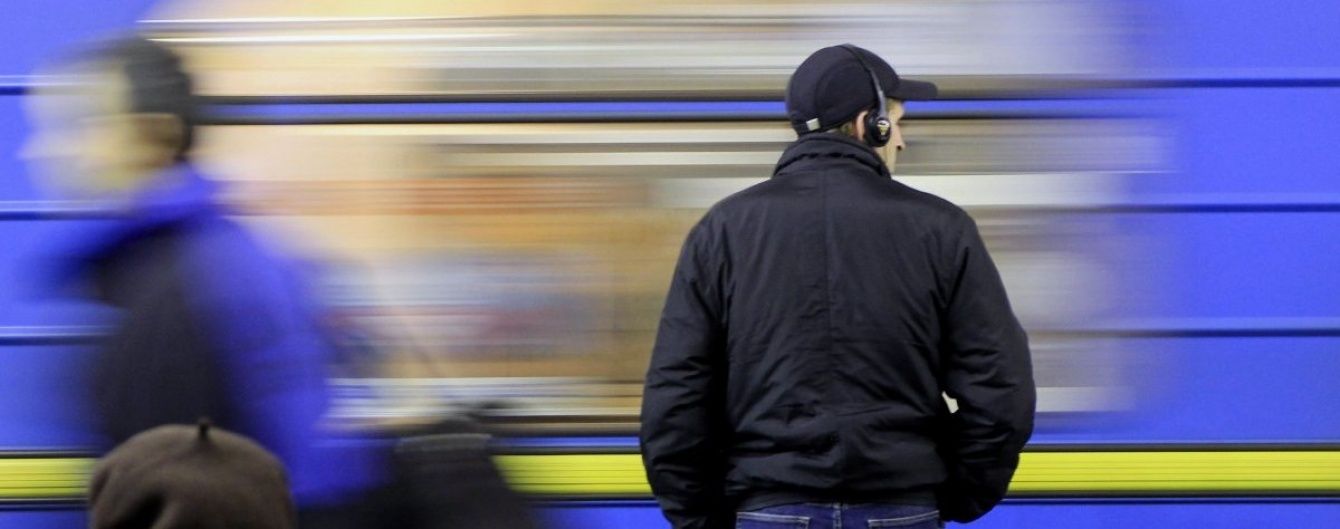 У київському метро людина впала під потяг