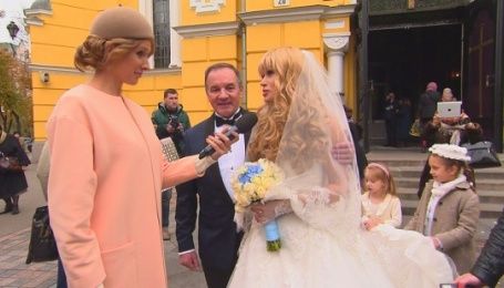 Мер Глухова із дружиною пояснили, чому обрали екстравагантне авто для весілля