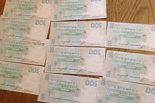 На Сумщині поштарка роздавала пенсії сувенірними купюрами