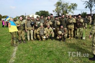 Бійці 28-ї бригади подякували журналістам ТСН за роботу на передовій