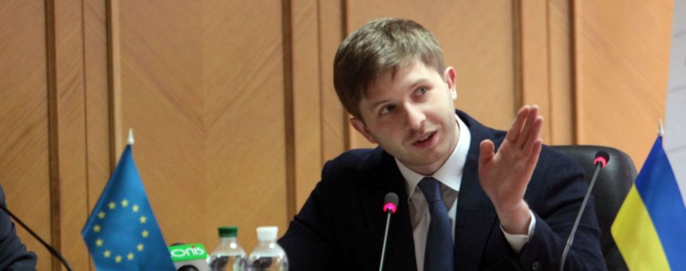 Порошенко звільнив голову комісії, яка затверджує комунальні тарифи