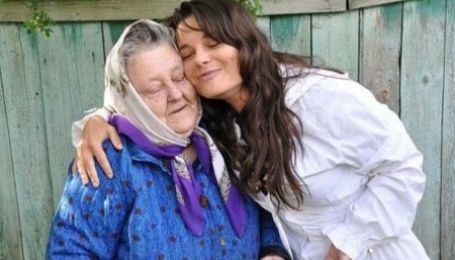 94-летняя бабушка Наташи Королевой оставляет Украину из-за внучки
