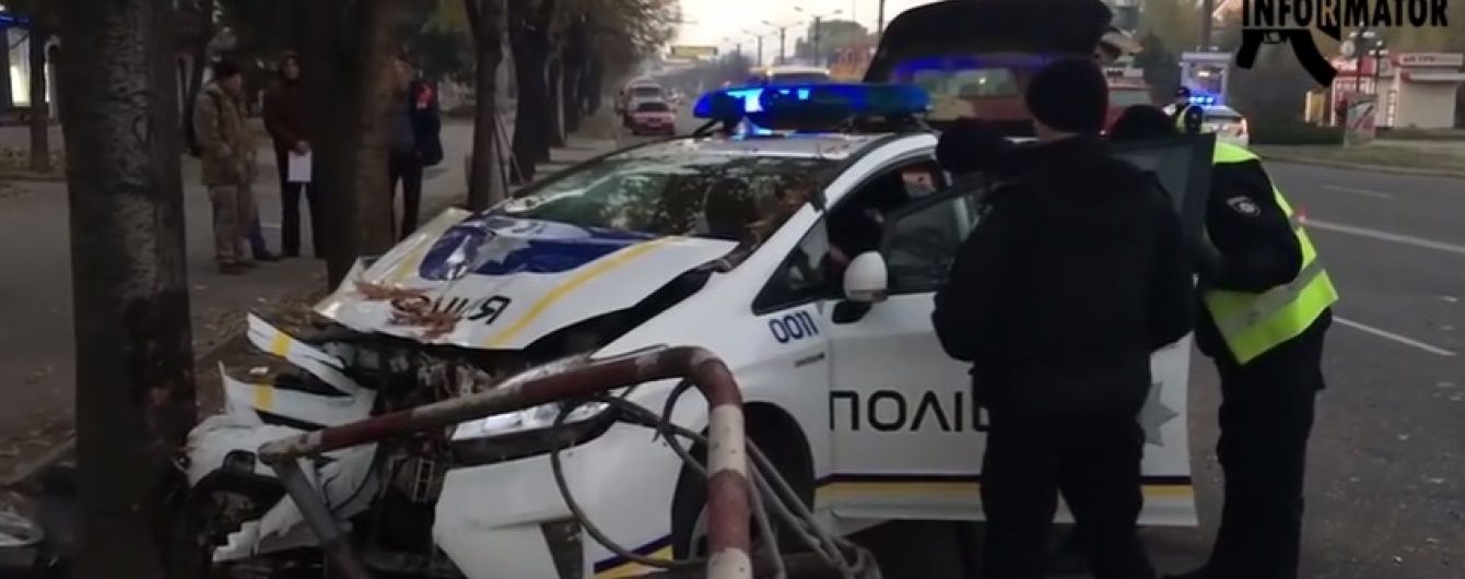 У Кривому Розі поліцейський заснув за кермом і врізався в легковик, є поранені