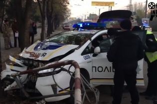 У Кривому Розі поліцейський заснув за кермом і врізався в легковик, є поранені