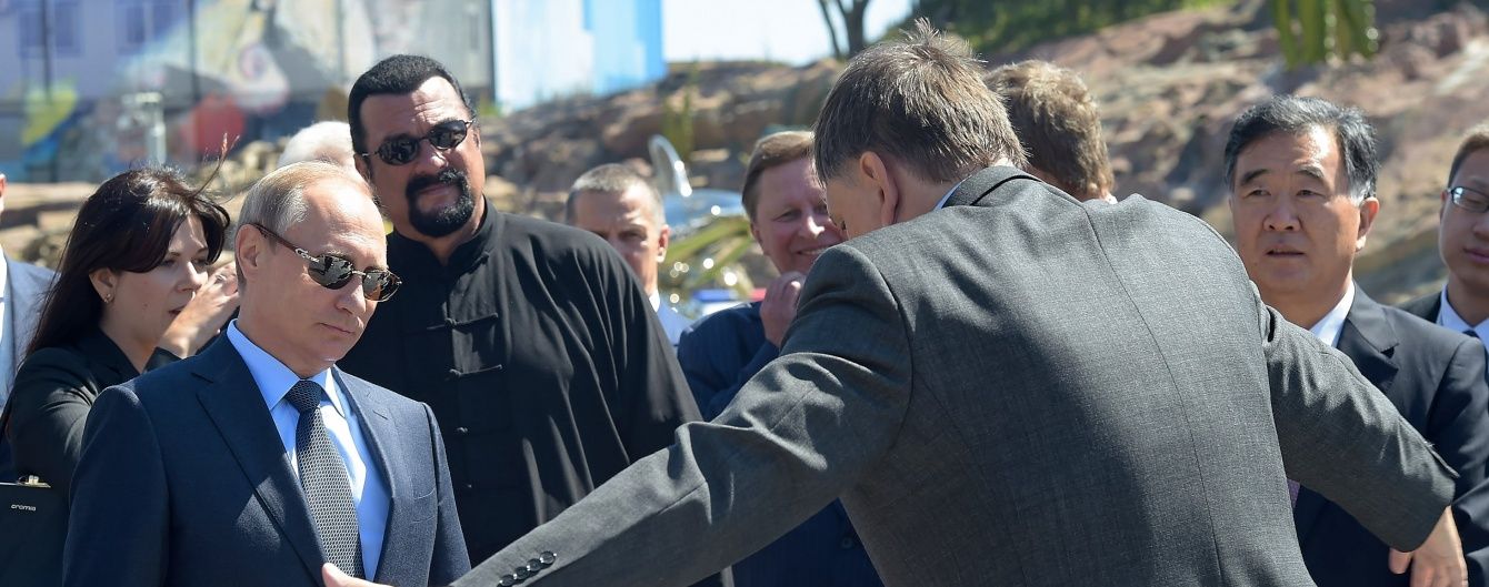 Путін дав російське громадянство Стівену Сігалу