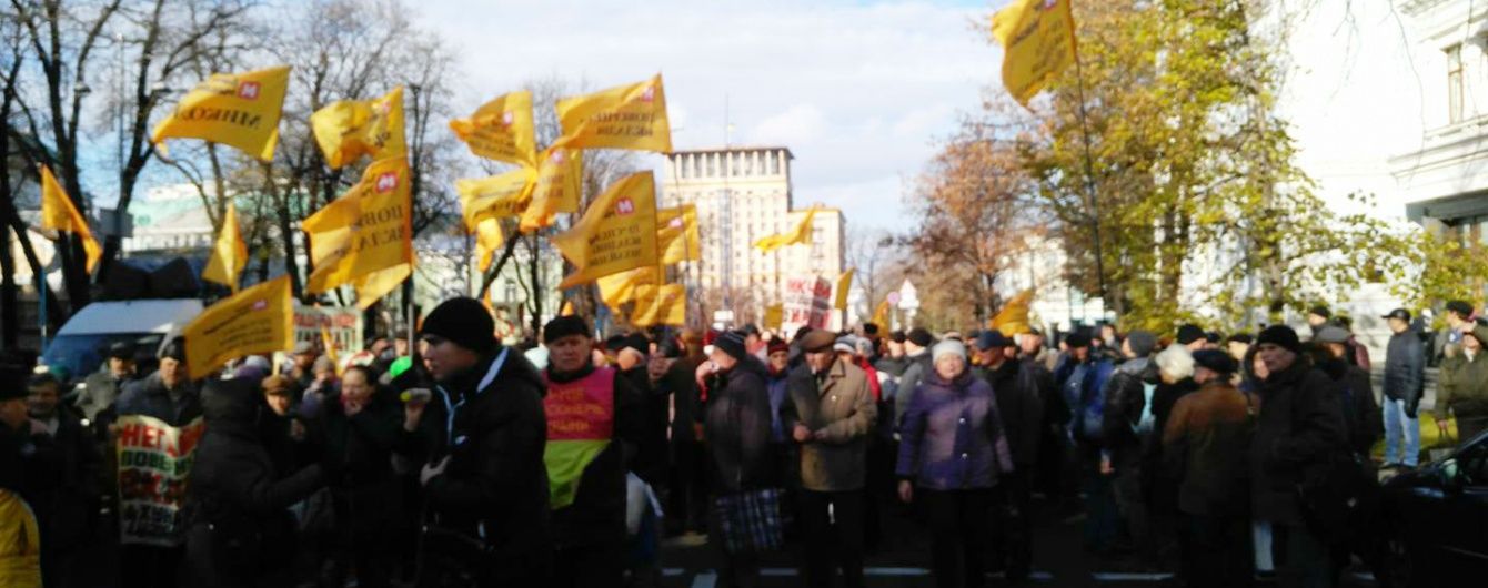 Вкладники збанкрутілого банку "Михайлівський" перекрили Хрещатик у Києві