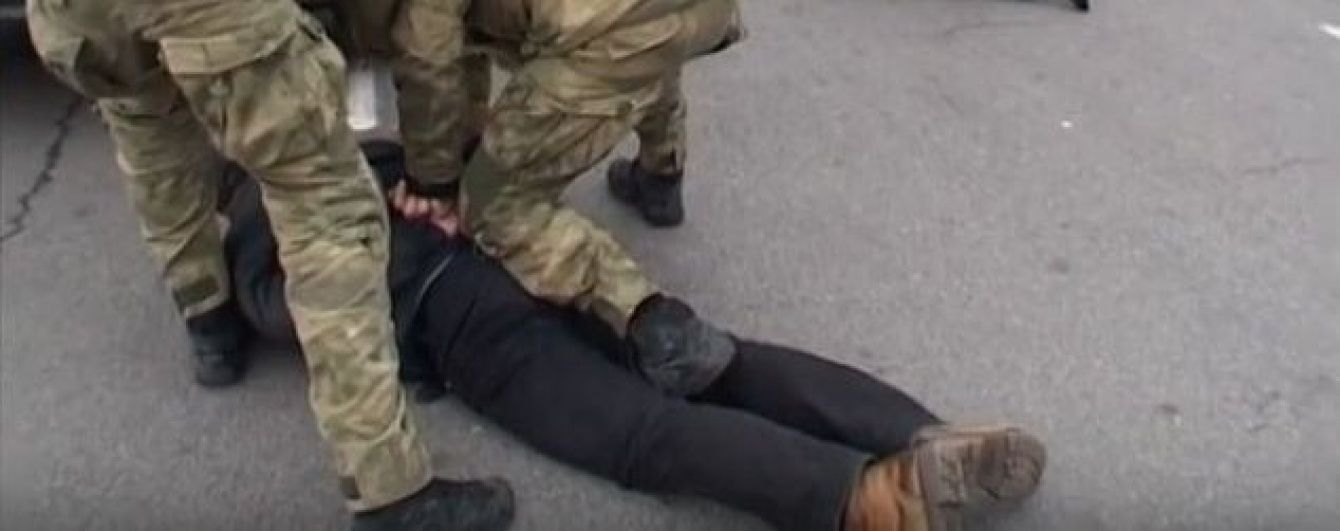 У Дніпрі бізнесмен за дві тисячі доларів замовив вбивство свого недруга