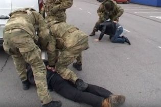 У Дніпрі бізнесмен за дві тисячі доларів замовив вбивство свого недруга