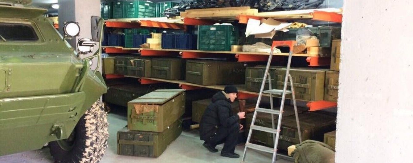Прокуратура не отримала жодних документів від власника сховища зброї під Києвом щодо його законності