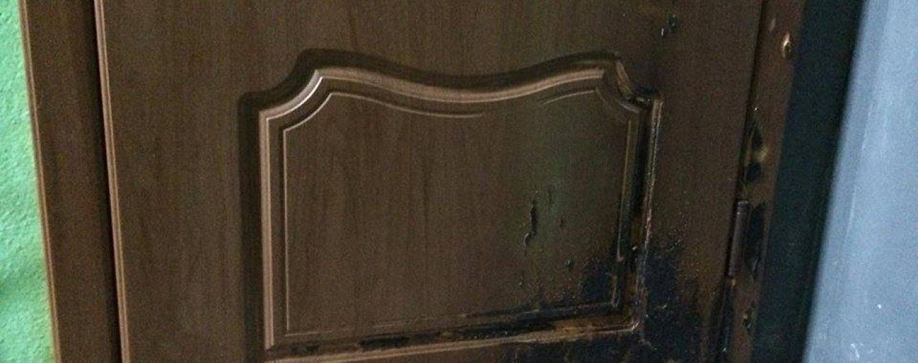 Мэру Херсона пытались сжечь квартиру