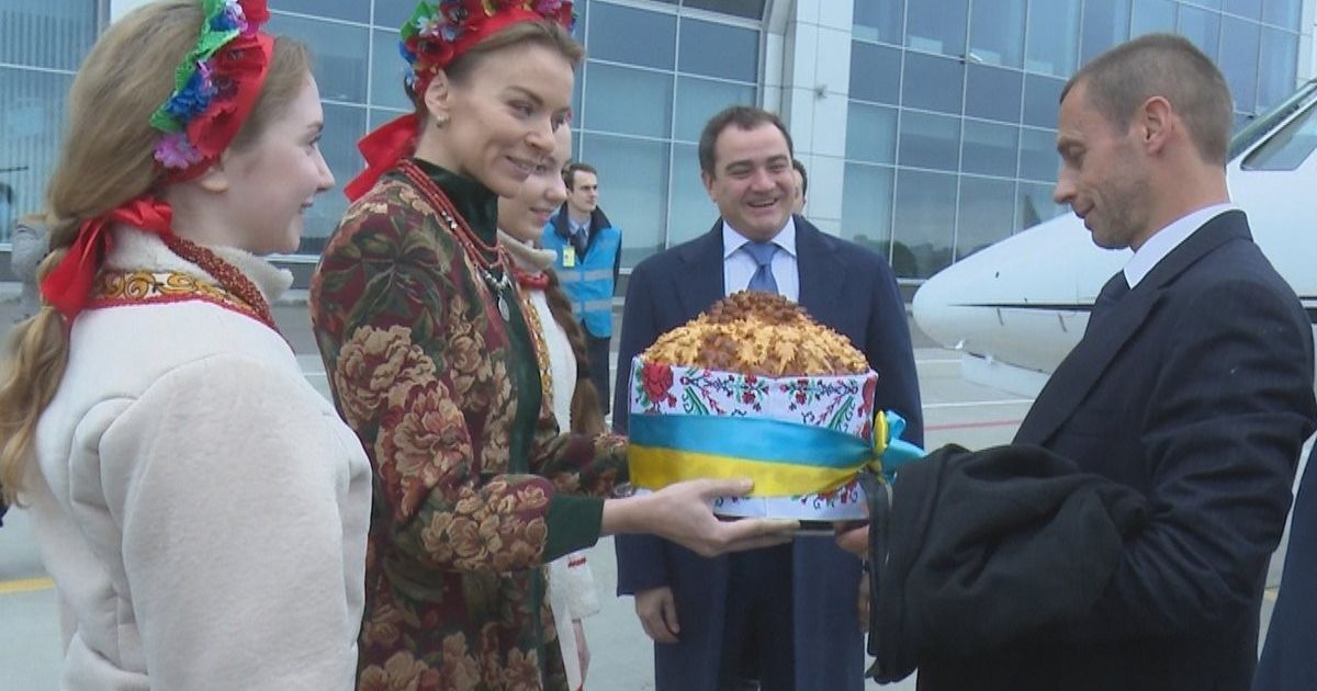Новый президент УЕФА прилетел в Украину для осмотра "Олимпийского"