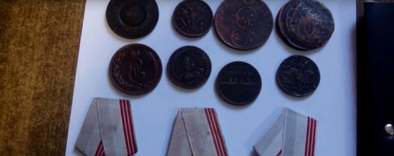В Запорожье пограничники изъяли у иностранца старинные монеты