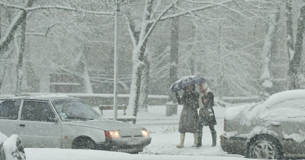 Водителей фур предупредили об ограничении в Киеве из-за снегопада