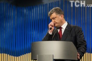 На местных выборах Украина не дала победить популистам и безответственным политикам – Порошенко