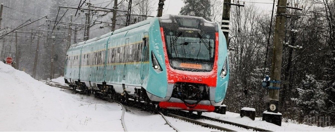 "Укрзалізниця" призначила близько 20 додаткових потягів до новорічних свят