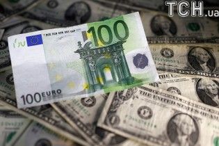 Долар і євро поступово поповзли вгору. Курс валют на 14 грудня