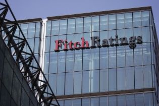Золотовалютні резерви "худнуть", а МВФ не дає кредиту. Fitch оцінило ризики для України