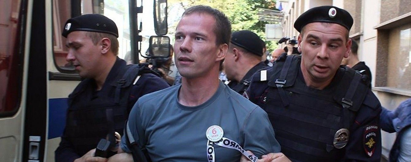 Матері російського активіста Дадіна повідомили про його "смерть"
