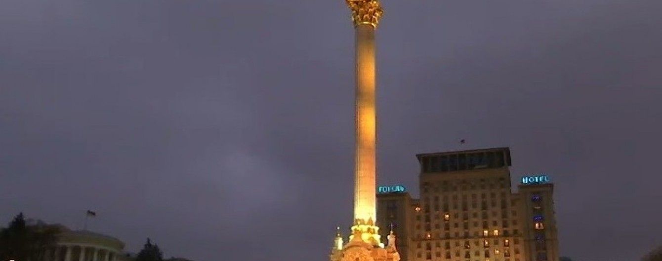 Монумент Незалежності змінив колір заради захисту жінок