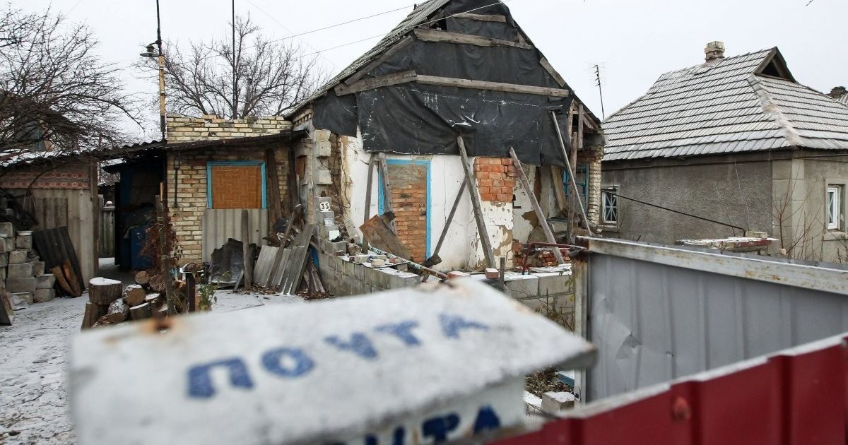 Снайпер пройшовся по Мар'їнці і Станиці Луганській, з БМП гатили по Широкиному