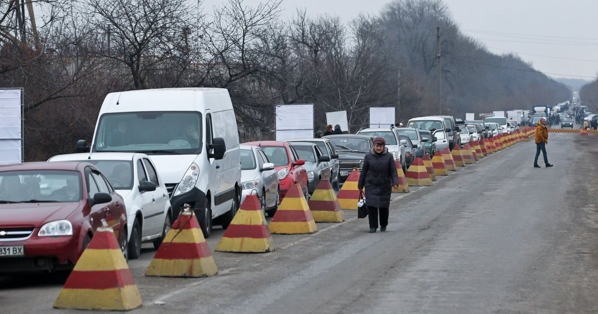 Під час перетину пункту пропуску на Донбасі померла літня жінка
