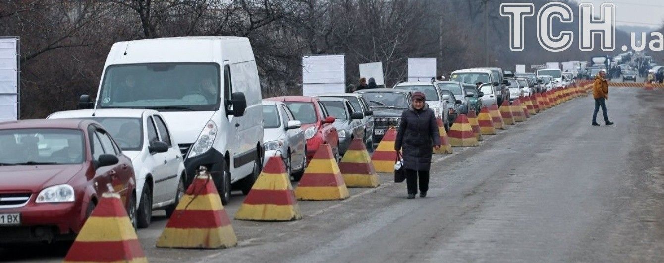"Обвалять гривню і закриють КПВВ": воєнний стан в Україні перелякав мешканців ОРДЛО