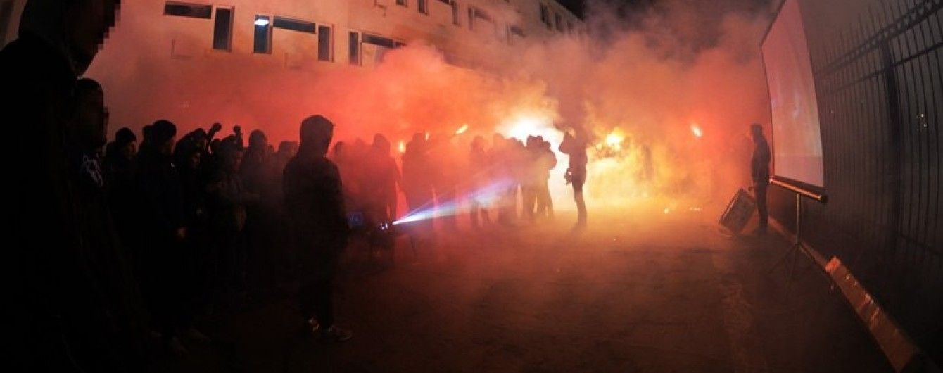 Підтримати команду, коли не пускають на стадіон. Ультрас "Динамо" показали видовищне відео з Луцька
