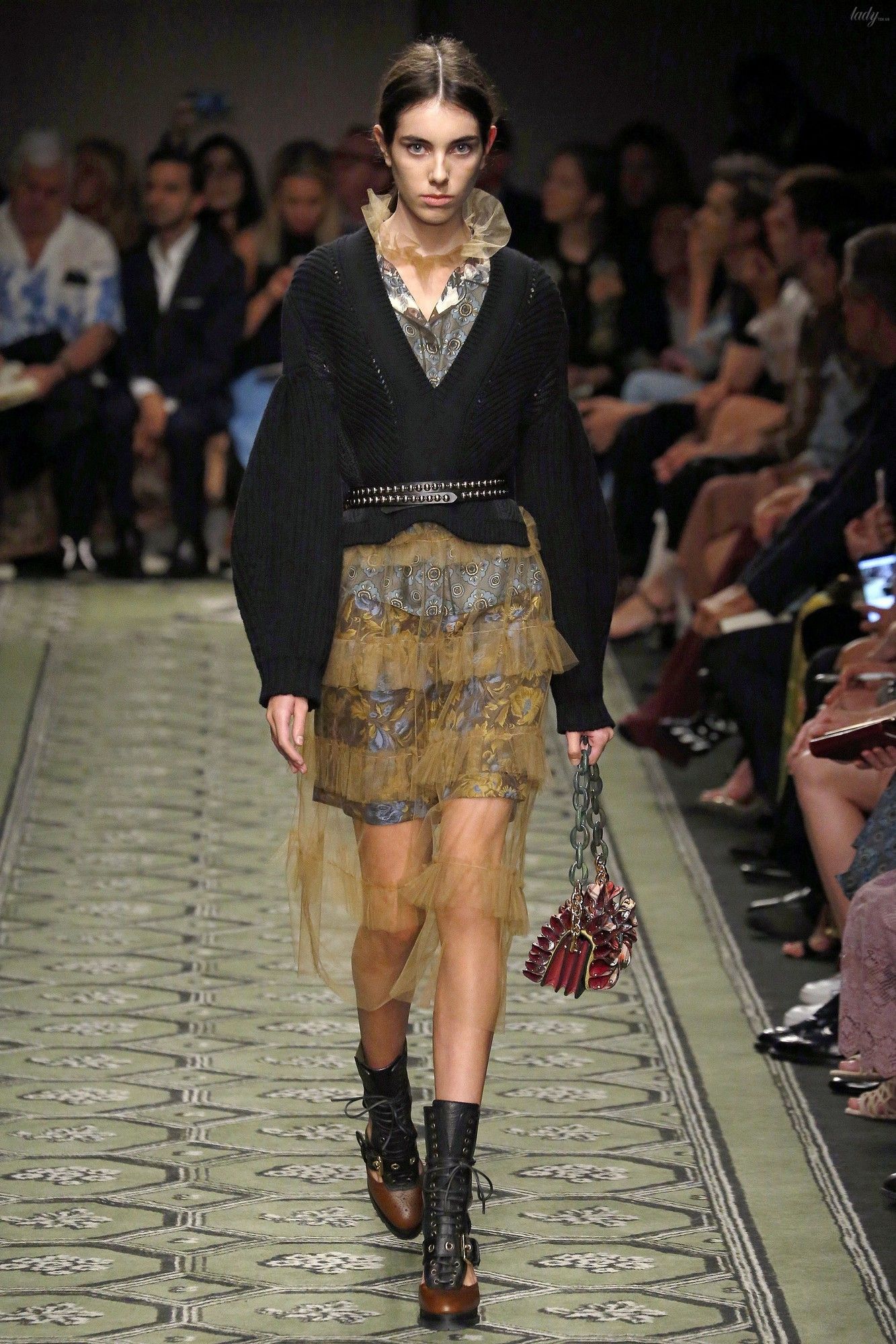 Коллекция Burberry прет-а-порте сезона весна-лето 2017_27