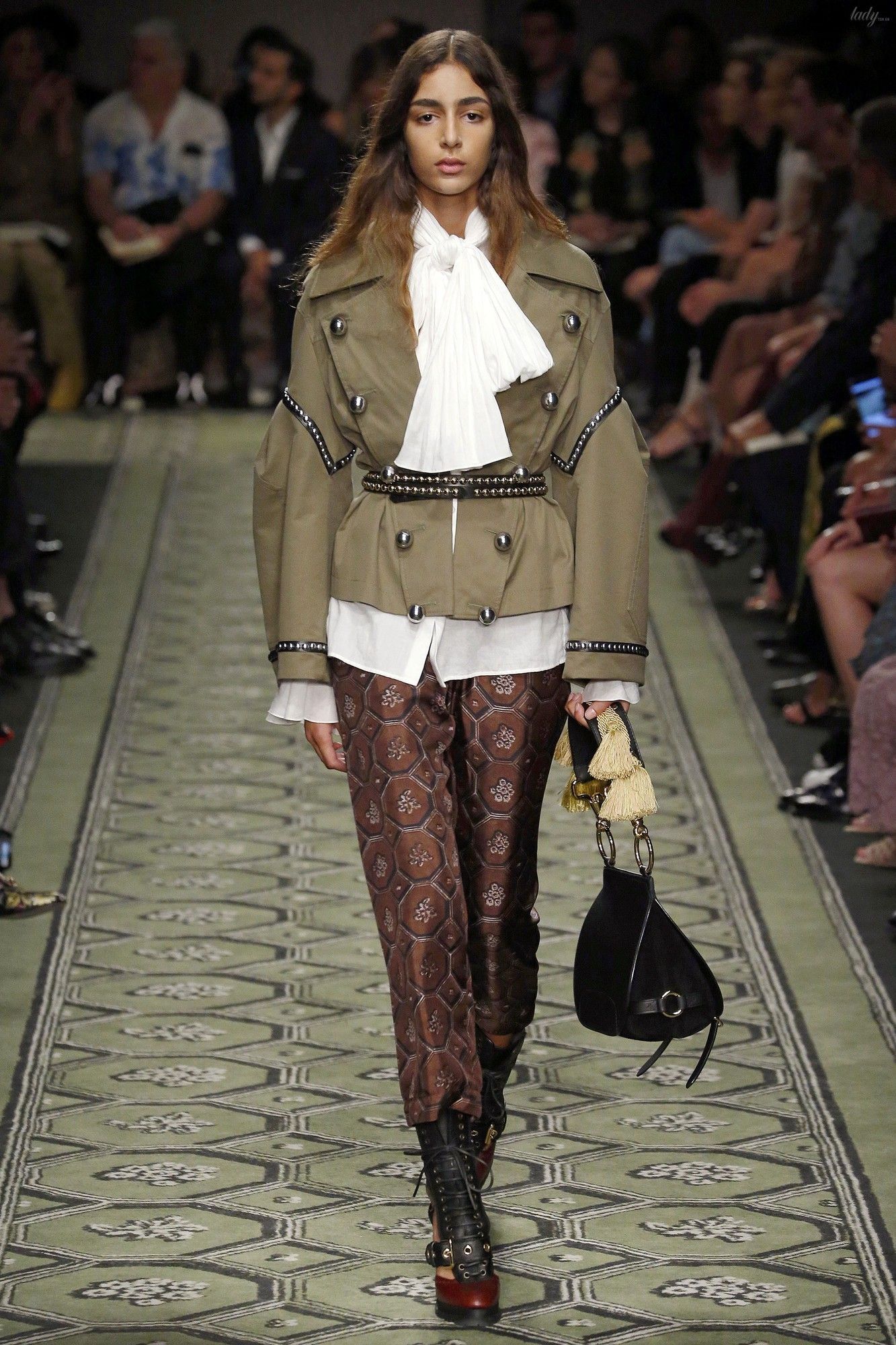 Коллекция Burberry прет-а-порте сезона весна-лето 2017_23