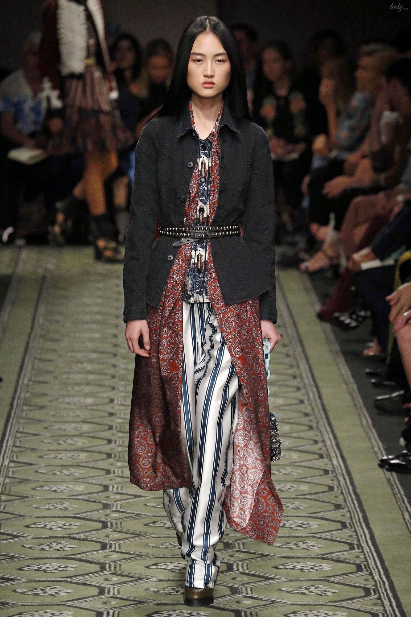 Коллекция Burberry прет-а-порте сезона весна-лето 2017_18