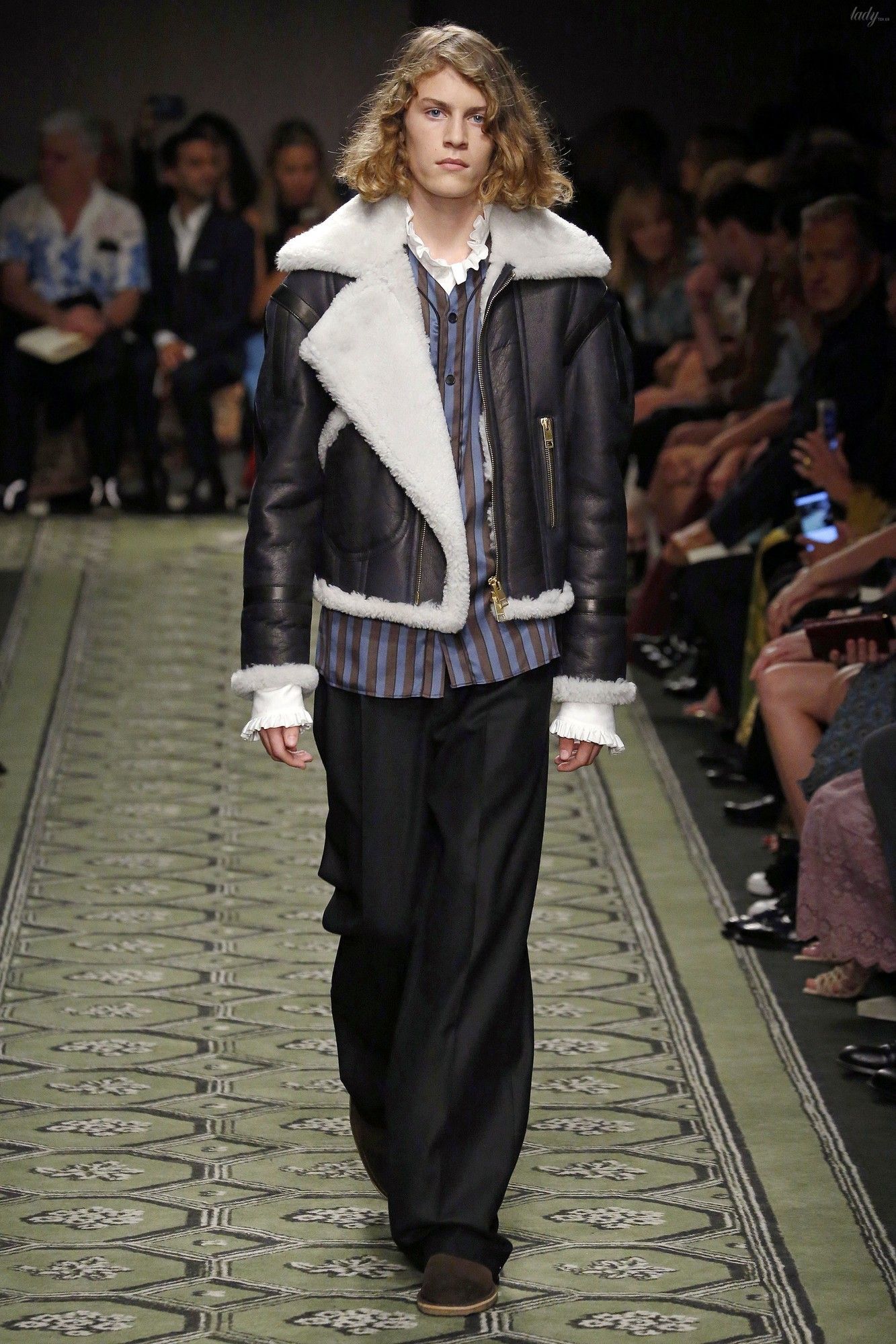 Коллекция Burberry прет-а-порте сезона весна-лето 2017_14