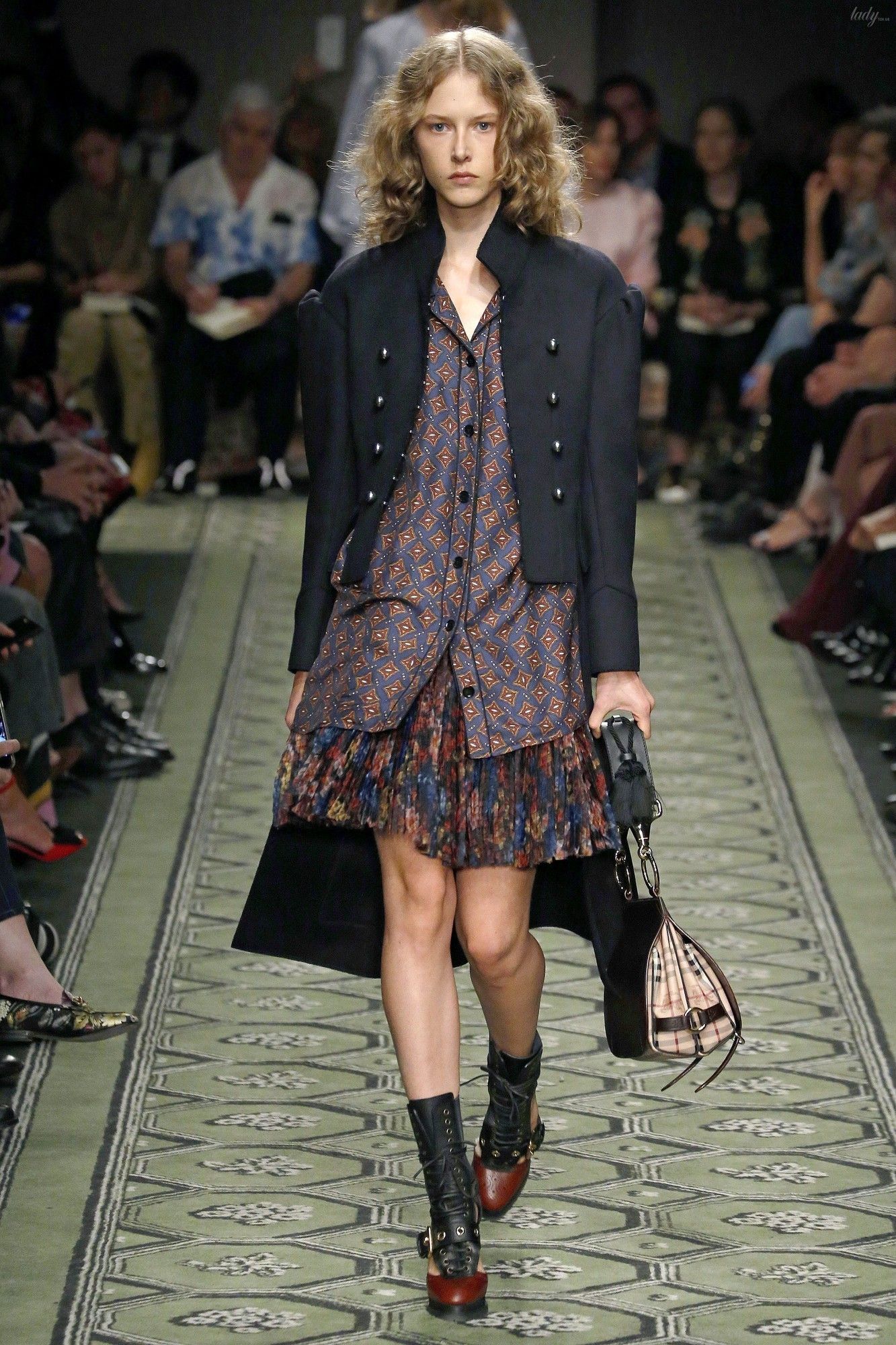 Коллекция Burberry прет-а-порте сезона весна-лето 2017_9