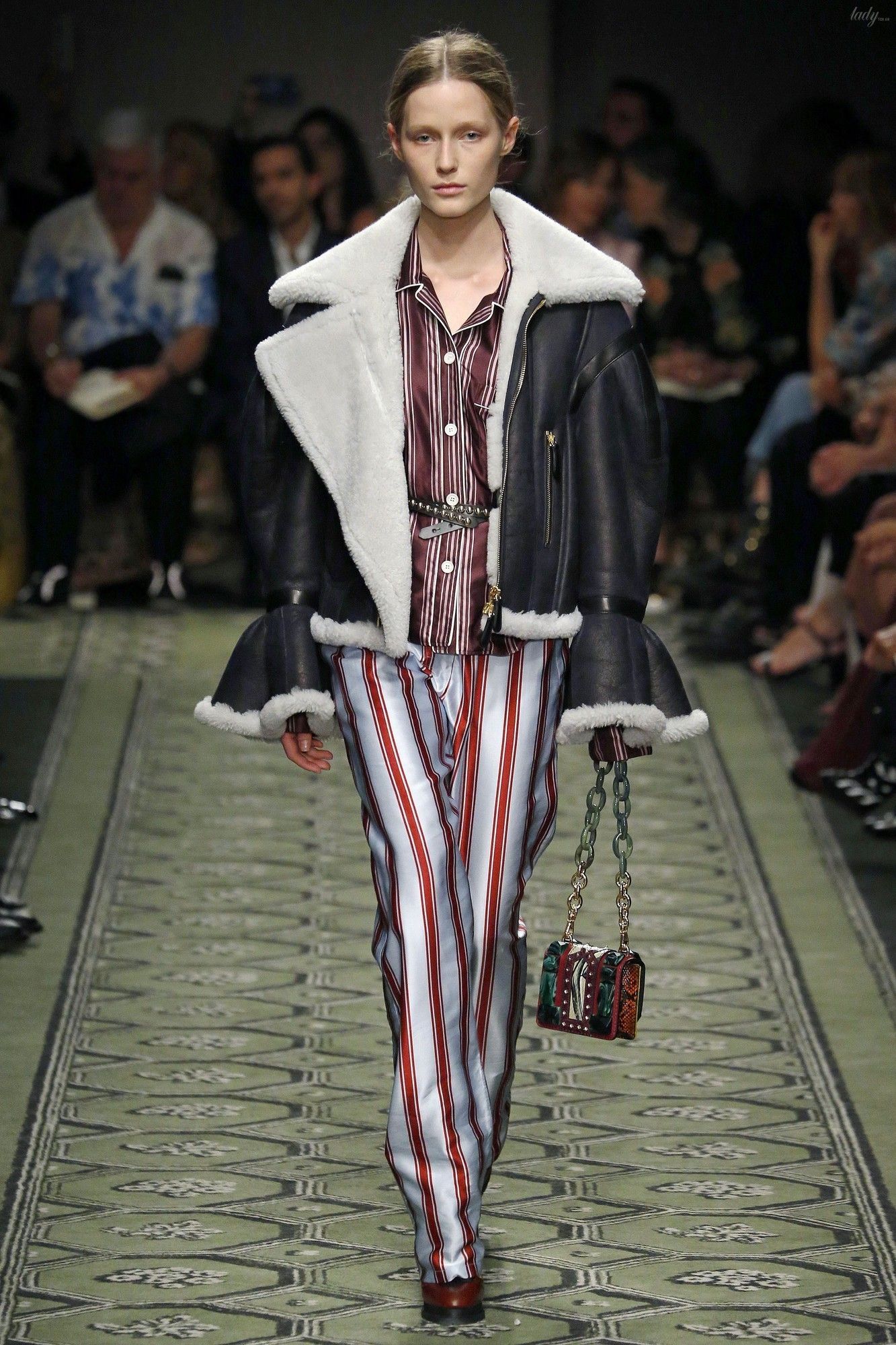 Коллекция Burberry прет-а-порте сезона весна-лето 2017_11