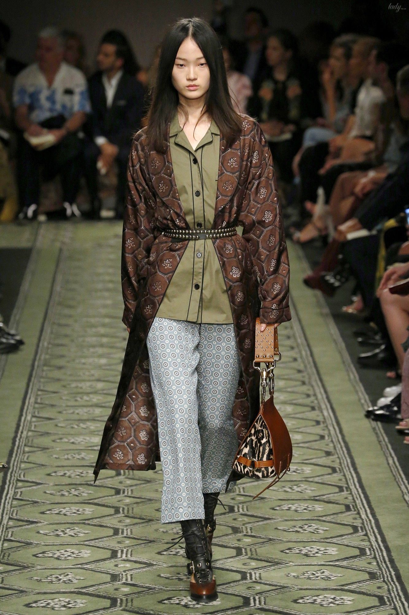 Коллекция Burberry прет-а-порте сезона весна-лето 2017_33