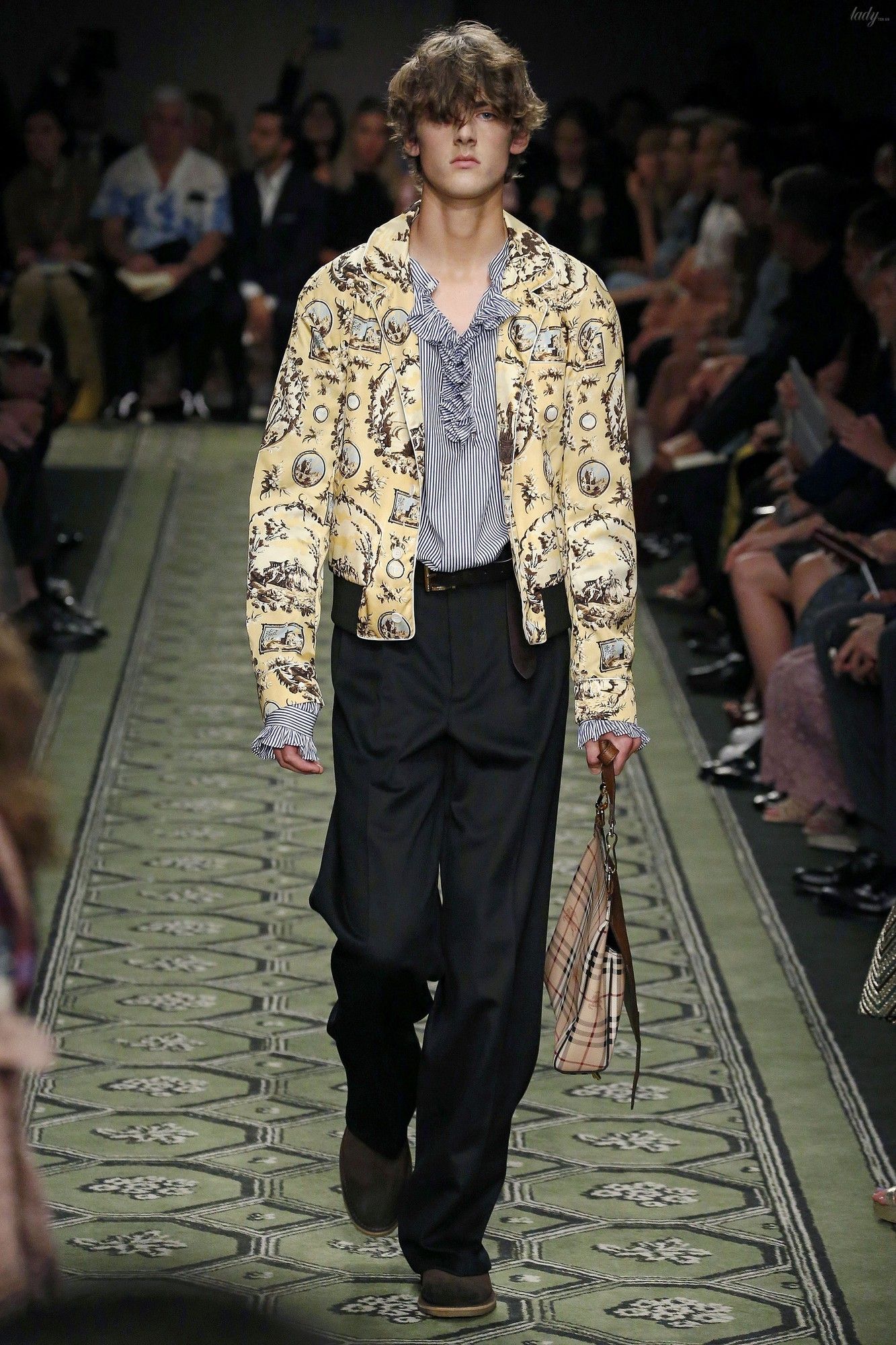 Коллекция Burberry прет-а-порте сезона весна-лето 2017_45