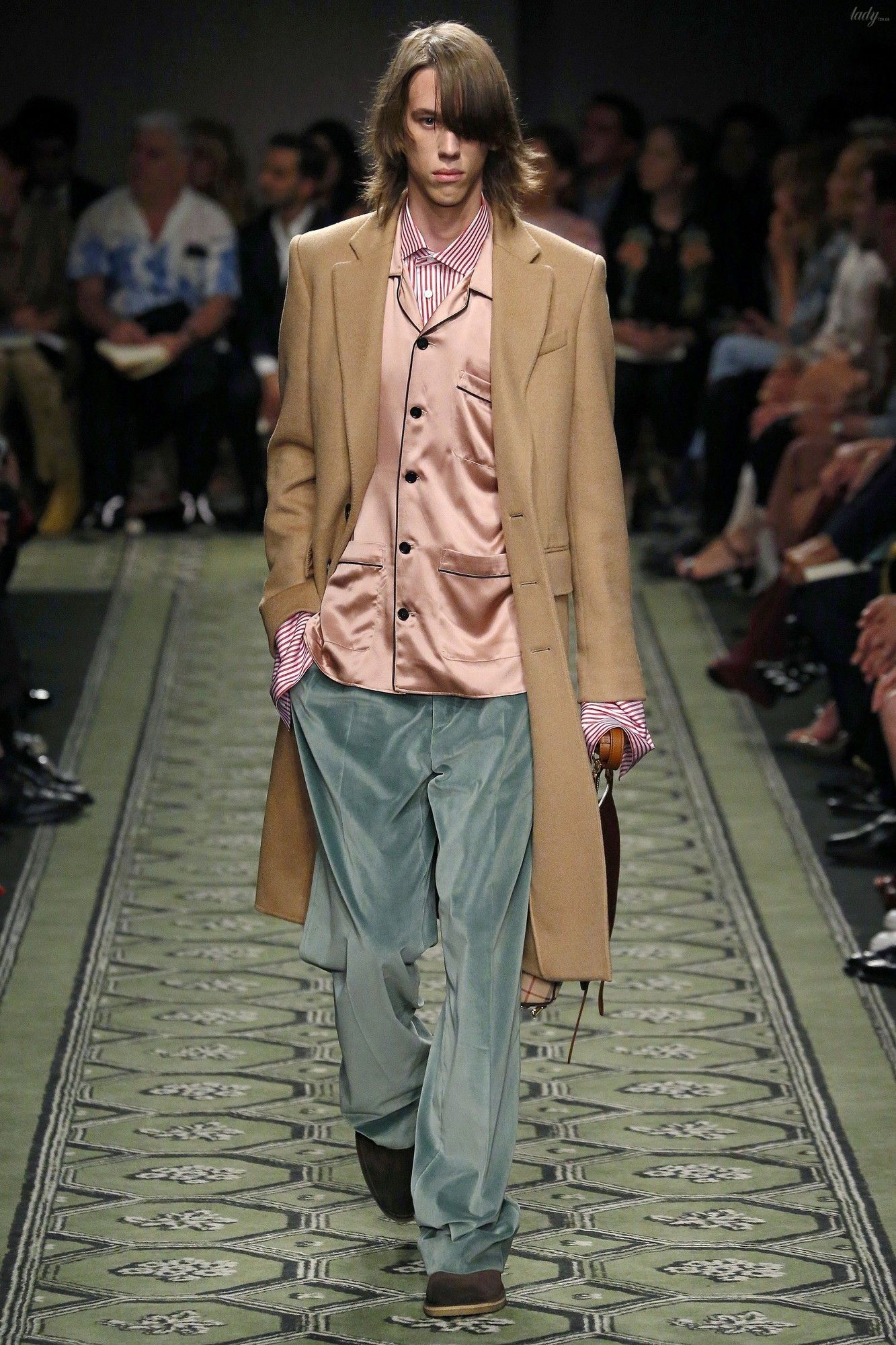 Коллекция Burberry прет-а-порте сезона весна-лето 2017_42
