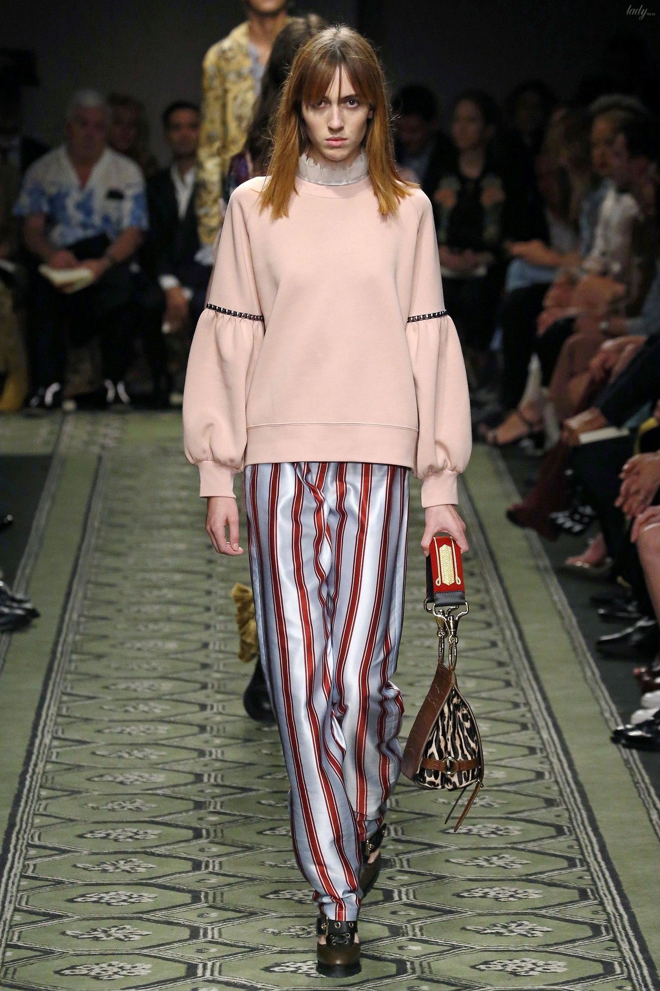 Коллекция Burberry прет-а-порте сезона весна-лето 2017_43