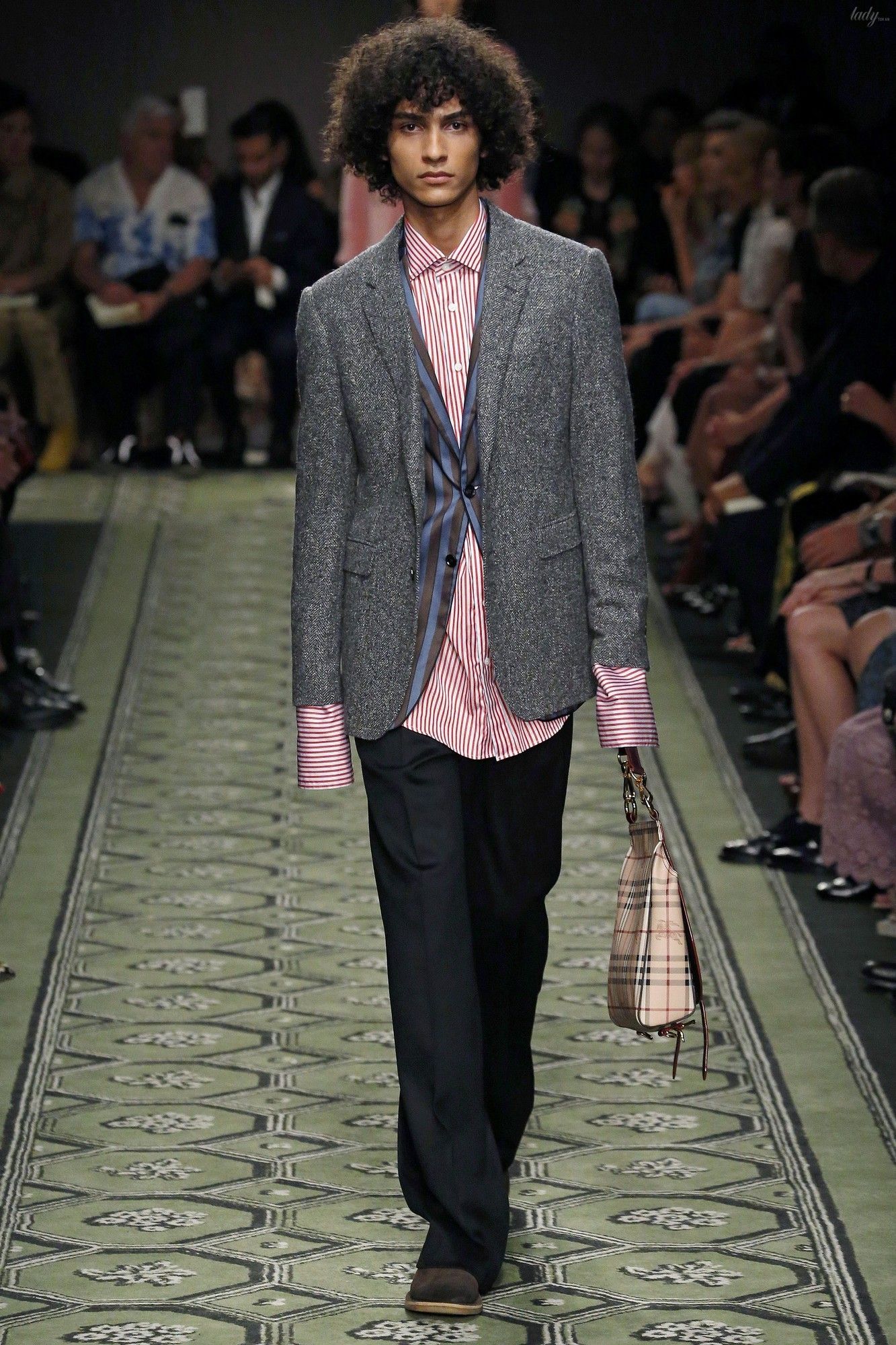 Коллекция Burberry прет-а-порте сезона весна-лето 2017_63
