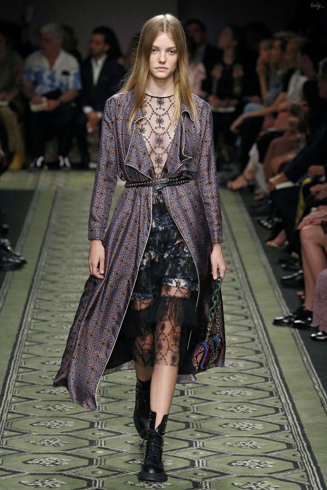 Коллекция Burberry прет-а-порте сезона весна-лето 2017_57